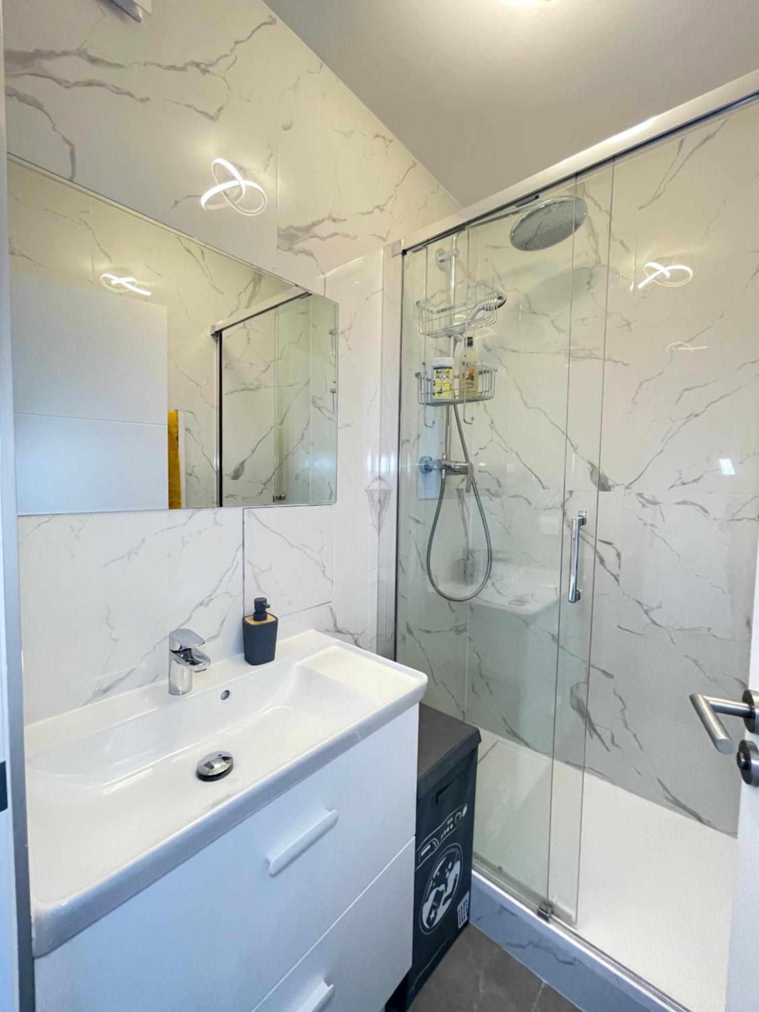 Paris Pantin Magnifique Appartement 4 Pieces De 108M2 Avec 2 Parking Interieur - Tres Cosy Pour 1 A 12 Personnes - Entierement Refait A Neuf Entire Apartment Luxurious And Warm - Pantin Paris 19 Eme Free Wifi Gratuit Екстериор снимка