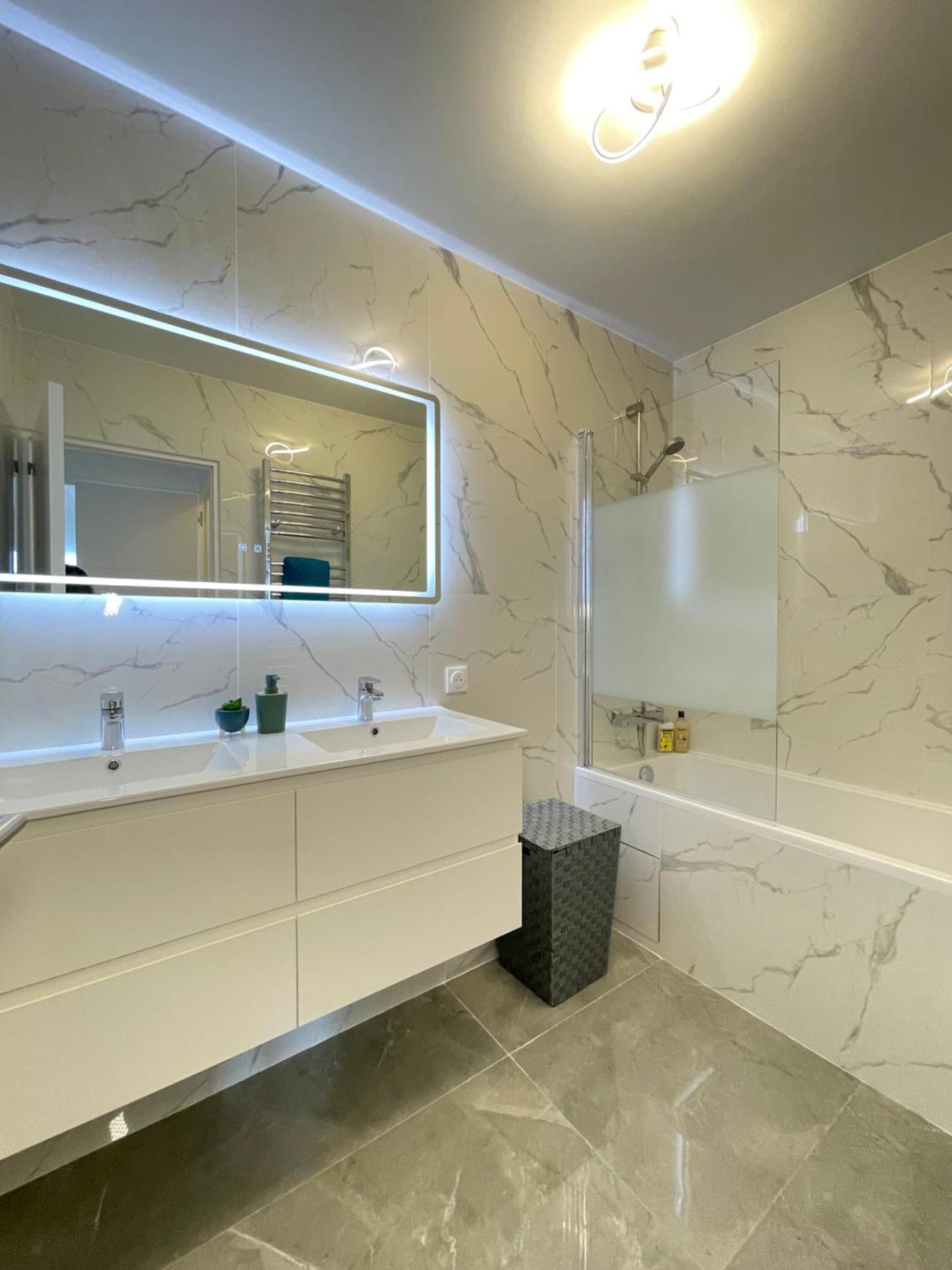 Paris Pantin Magnifique Appartement 4 Pieces De 108M2 Avec 2 Parking Interieur - Tres Cosy Pour 1 A 12 Personnes - Entierement Refait A Neuf Entire Apartment Luxurious And Warm - Pantin Paris 19 Eme Free Wifi Gratuit Екстериор снимка